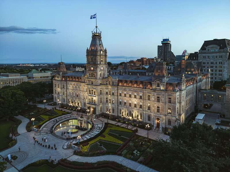 Progressive Dinner on Grande-Allée and History Tour - Pacing and Duration of the Tour