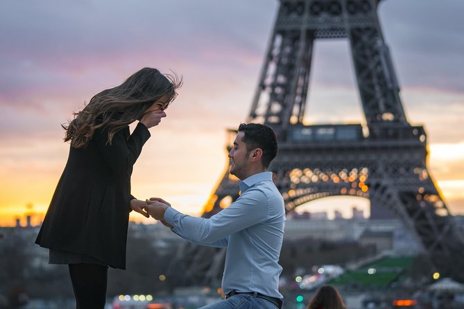 Proposal Photographer in Paris - Iconic Paris Locations Customizable for Your Photoshoot