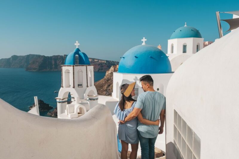 Proposal Photoshoot Santorini - Meeting Point and Convenience in Oia