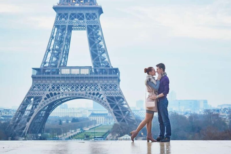 Proposal Photoshoot - Iconic Paris Landmarks Incorporated in the Photoshoot