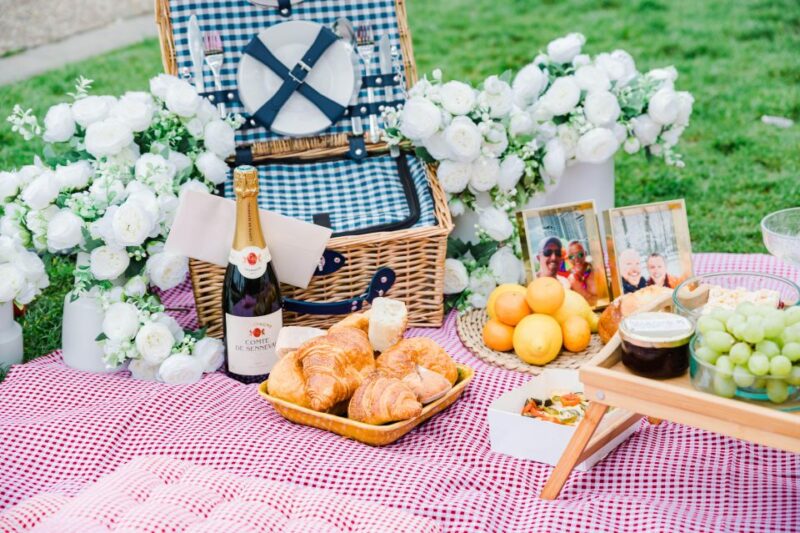 Proposal Picnic Paris / lgbtqia+ / Paris Proposal Planner - An Elegant Proposal Experience in the Heart of Paris