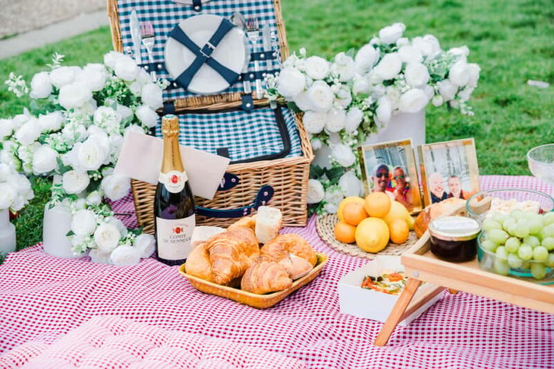 Proposal Picnic Paris / lgbtqia+ / Paris Proposal Planner - The Gourmet Picnic and Romantic Details