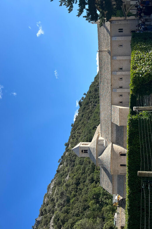 Provençal escape : discover the villages of the Luberon - Exploring Lourmarin: Art, Castle, and Market