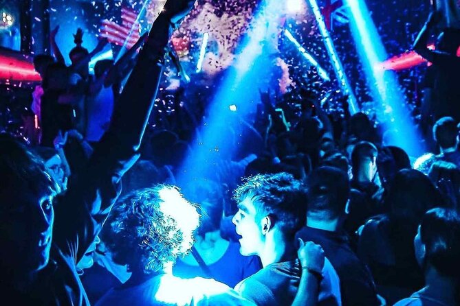 Pub Crawl Barcelona by EVOLVE The BEST night experience - The Role of the Private Guide and Group Dynamics