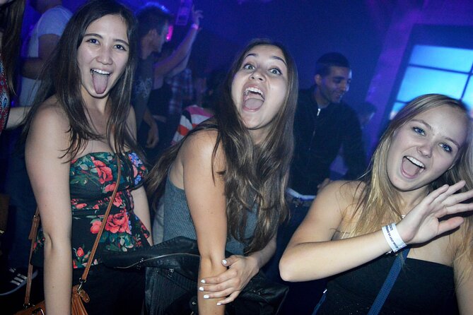 Pub Crawl in Edinburgh - Venues with Unique Characters and Live Music