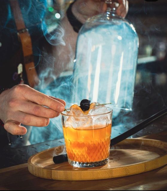 Pub Crawl in the Old CIty and Rooftop Hopping in Bucharest - The Role of the Local Guide and Group Atmosphere