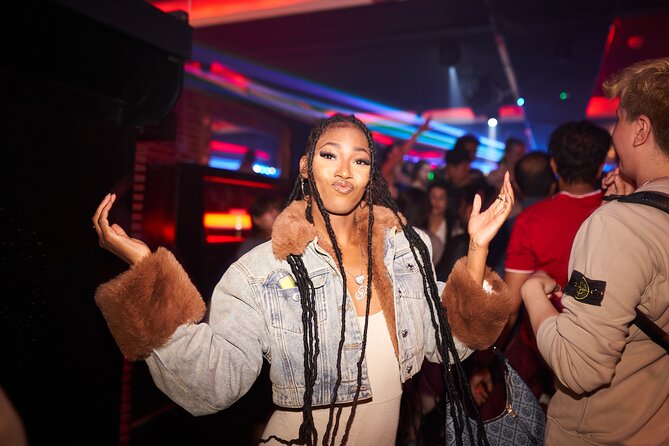 Pub Crawl of Central London - The Role of the Guide and Group Dynamics