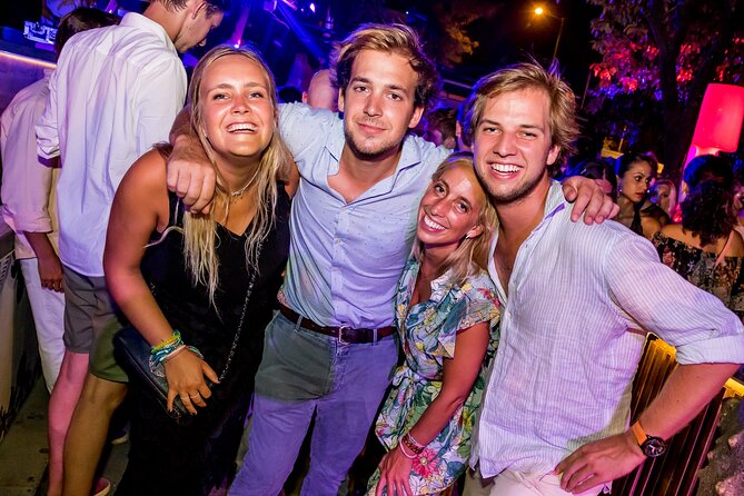 Pub Crawl + Party Night (3 Bars +VIP Entrance to a top Club ) - Meeting at Plaza del Salvador: Starting the Night in the Heart of Old Seville