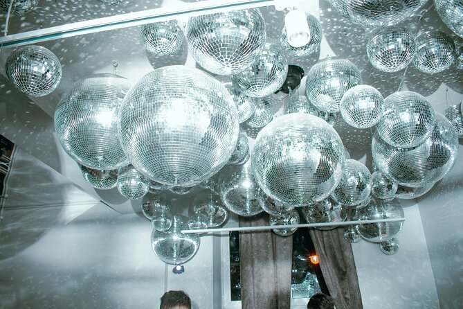 Pub Crawl + Unlimited Drinks + VIP entry + Drinking Games & Photographer - Cost-Effectiveness and Value