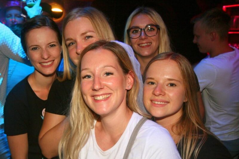 Pubcrawl Augsburg: Tour through best Bars and Clubs in Town - Enjoy a Beer at the Local Bar