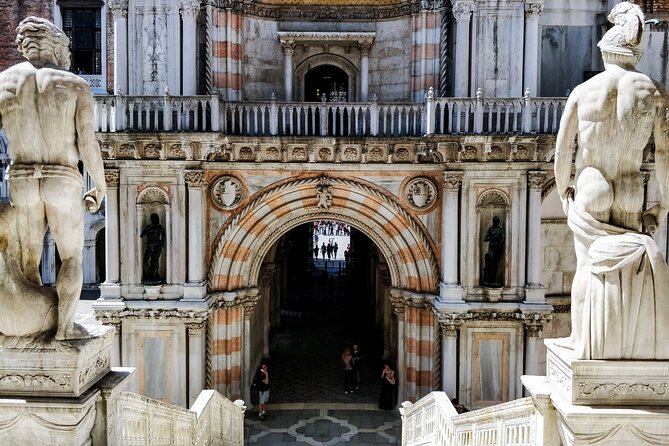 Public tour: Doge's Palace with St. Mark's Basilica & Gondolas - Key Points