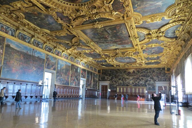 Public tour: Doge's Palace with St. Mark's Basilica & Gondolas - Pacing and Physical Considerations