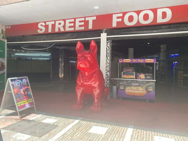 Puerto Banús: Private harbor tour with tapas & drinks - Enjoying a Drink in Puerto Banús’s Hottest Location