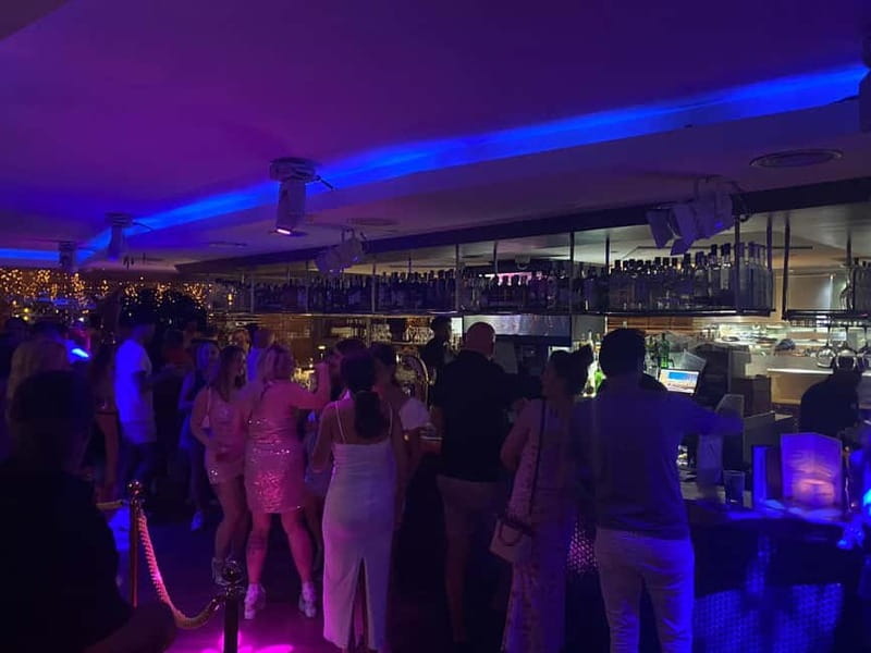 Puerto Banús: Private Nightclub Tour with 3 Clubs, 1 Drink, and Transportation - Enjoy a Refreshing Drink at La Sala