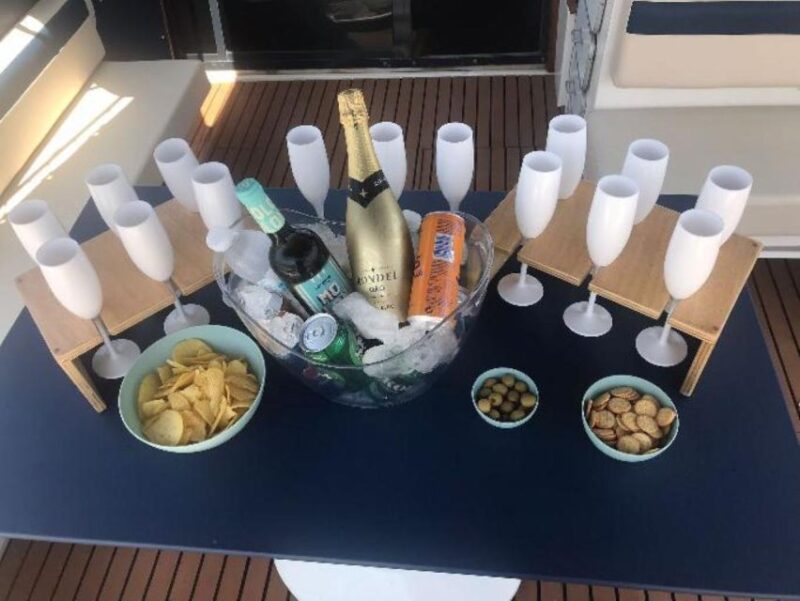 PUERTO BANUS: YACHTS RENTAL FOR GROUP 1H - Who Will Enjoy This Yacht Rental?