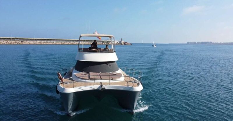 Puerto del Carmen: Catamaran Trip with Water Sports - The Experience of the Guides and Crew