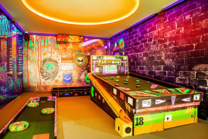 Puerto del Carmen: Indoor 18 hole Crazy Mini Golf Experience - The Experience for Different Types of Visitors