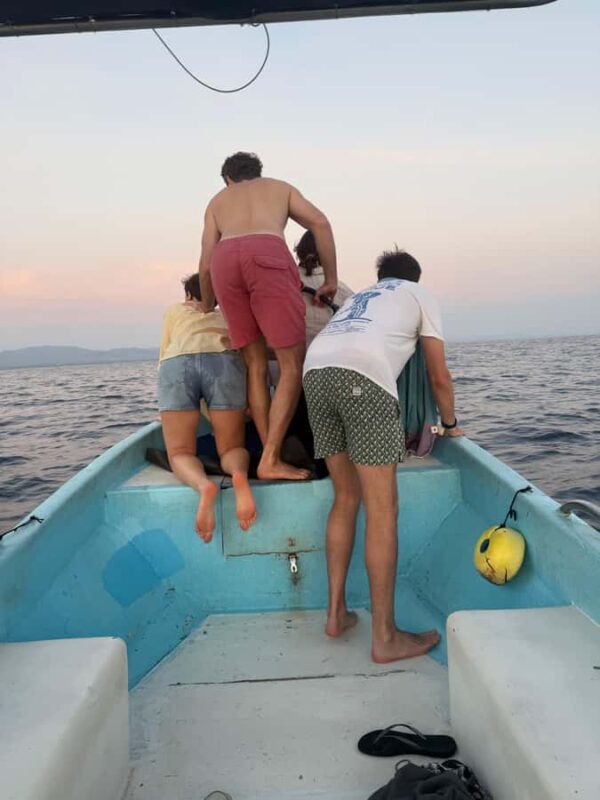 Puerto Escondido: Boat tour to enjoy the sunset - Customizable Experience with Music, Food, and Drinks