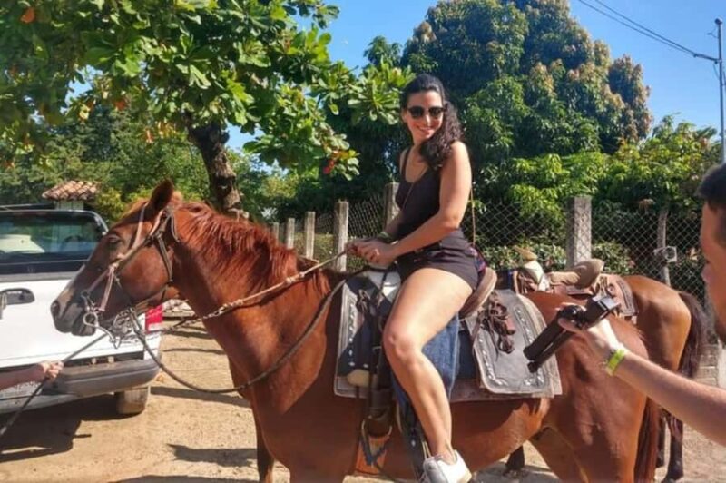Puerto Escondido: Horseback Ride and Hot Springs Tour - Interaction with a Local Family in San José Manialtepec