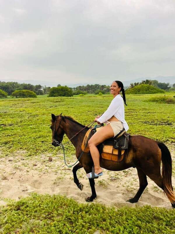 Puerto Escondido: Horseback Riding Along the Countryside - Optional Snacks and Refreshments at the Beach Stop