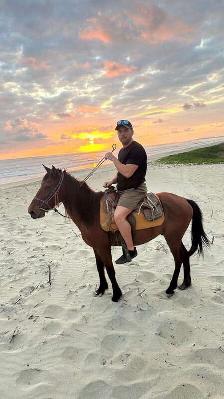 Puerto Escondido: Horseback Riding Along the Countryside - Language and Guide Expertise
