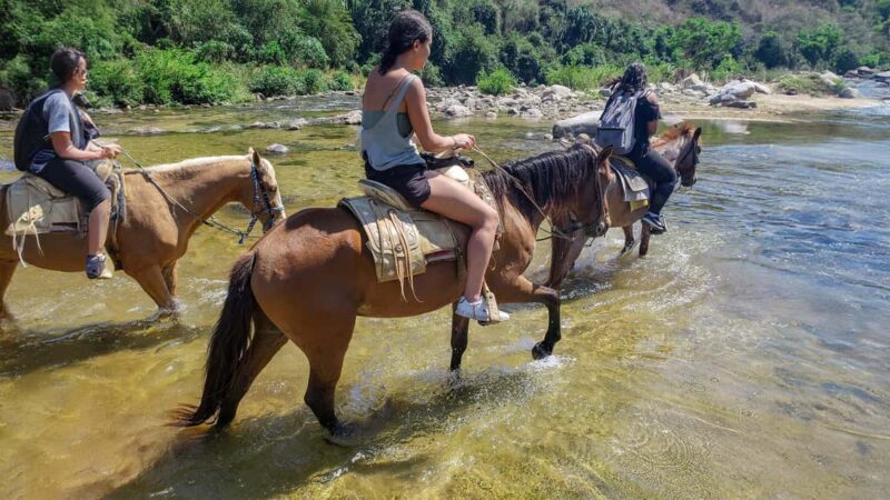 Puerto Escondido: Horseback riding to the Atotonilco hot springs. - The value of this horseback adventure