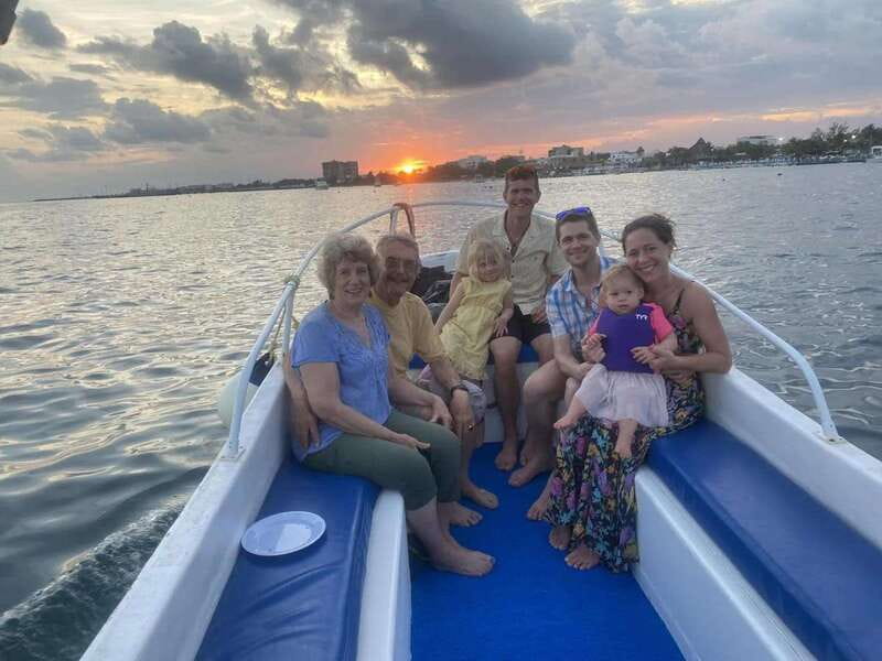 Puerto Morelos: Private Sunset Cruise with Snacks & Drinks - Enjoying Snacks and Drinks Aboard the Private Boat