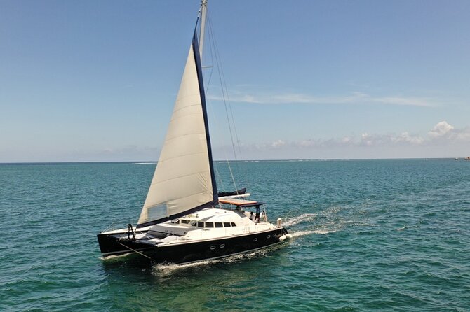 Puerto Morelos Secret Sandbar Catamaran Sail - Crew Excellence and Guest-Focused Service
