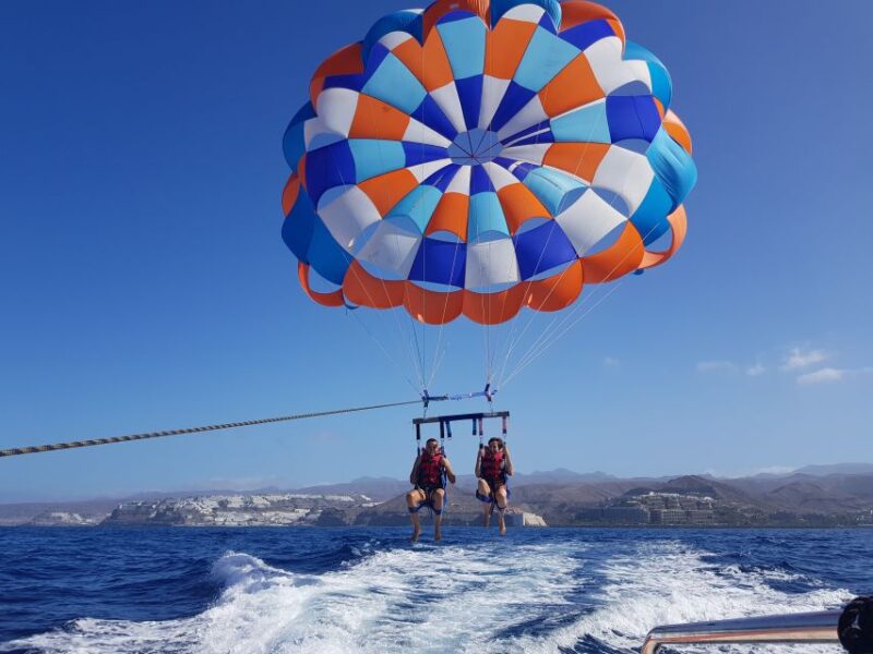 Puerto Rico de Gran Canaria : Parasailing - The Role of the Guides and Their Approach