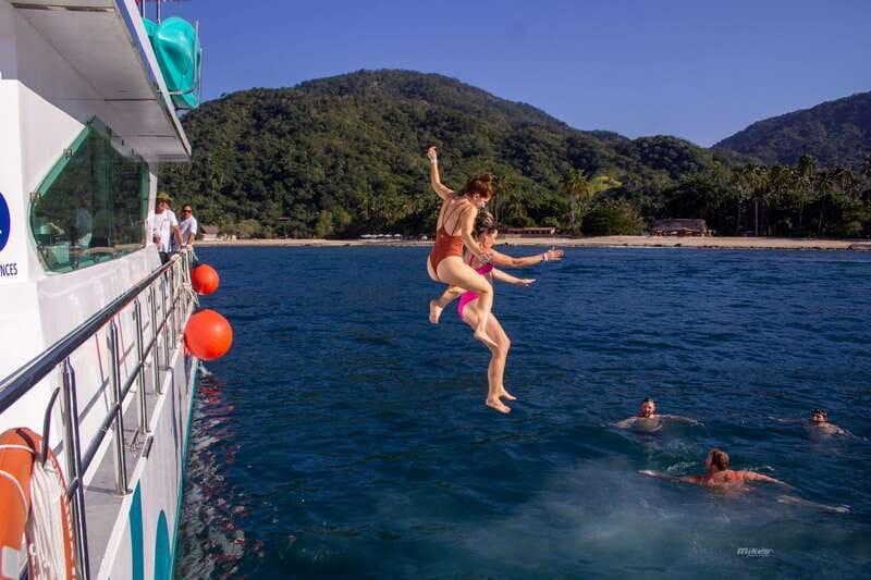 Puerto Vallarta: Luxury Catamaran and Snorkeling Tour - Drinks and Refreshments from the International Bar