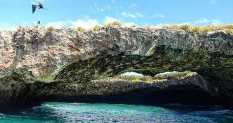 Puerto Vallarta: Marietas Islands Experience - Enjoying the Food and Drinks Onboard