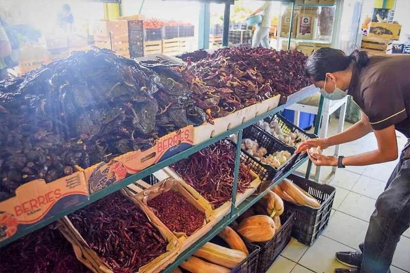 Puerto Vallarta: Mole Poblano Workshop - The Guide’s Role and Group Size