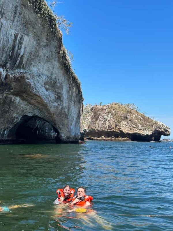 Puerto Vallarta: Snorkel y tour de 2 hrs en bote a Los Arcos - Accessibility and Suitability
