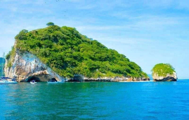 Puerto Vallarta: The Predator of the Sea - Visiting Los Arcos de Mismaloya: A Marine Wonderland