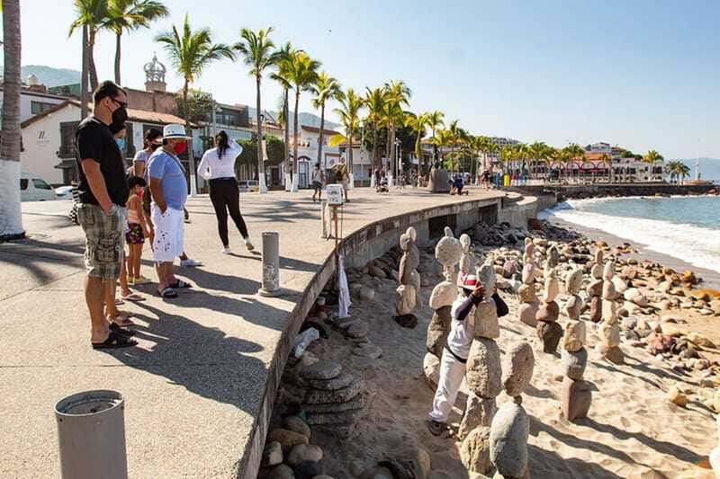 Puerto Vallarta: Tropical Tour - Scenic Stroll Along the Cuale River
