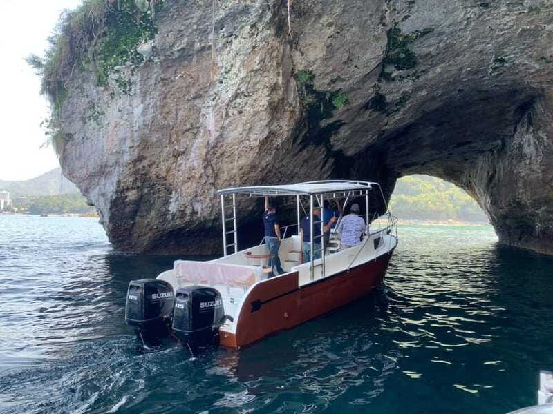 Puerto Vallarta:Exclusive Voyage to Los Arcos and El Paredón - Fishing Experience with Artificial Bait