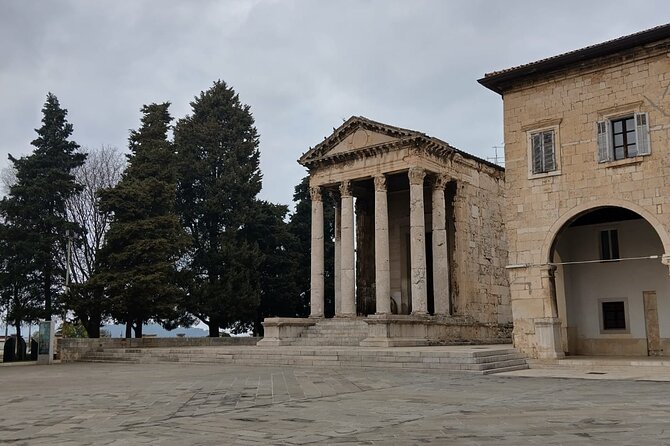 Pula 2 Hour Private Tour in English or Czech Language - Titov Park: A Reflective WWII Memorial and City Map