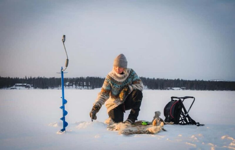 Pyhä: Ice Fishing Experience at Frozen Lake - The Benefits of Including Snacks and Warm Drinks