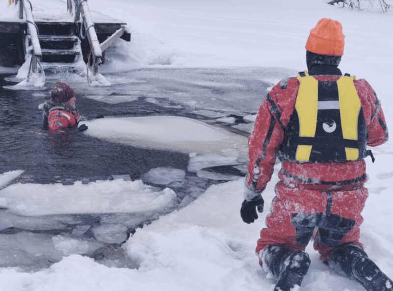 Pyhätunturi: Ice Floating & Sauna Experience - How the Dry Suit Enhances the Ice Floating Experience