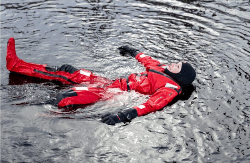 Pyhätunturi: Ice Floating & Sauna Experience - Logistics and Booking Flexibility