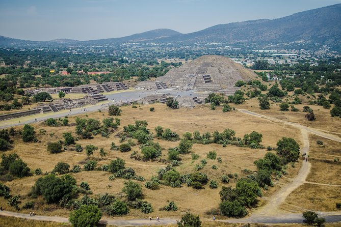 Pyramids of Teotihuacan, Guadalupe Shrine & Tlatelolco Tour - Visiting the Basilica of Guadalupe