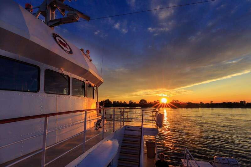 Québec City: 2-Hour Cocktail & DJ Evening Cruise - Key Points