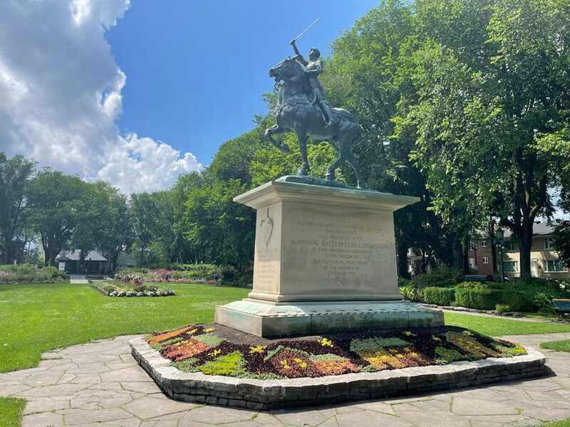 Quebec City: Montcalm & St-Jean Baptiste Walking Tour (2,5h) - Practical Details and Accessibility