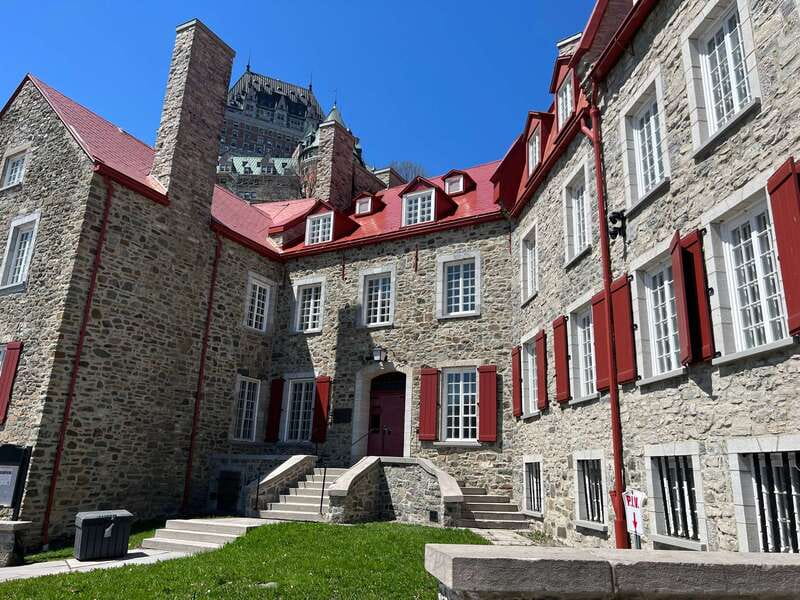Quebec City's History in Virtual Reality - Pacing, Scheduling, and Flexibility