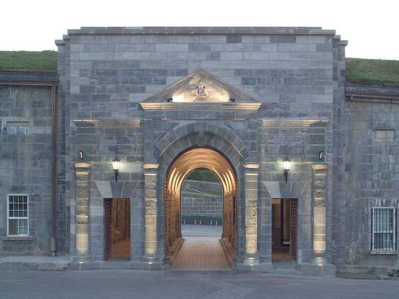 Quebec: La Citadelle de Québec Ticket and Guided Tour - Exploring the Barracks and Ramparts