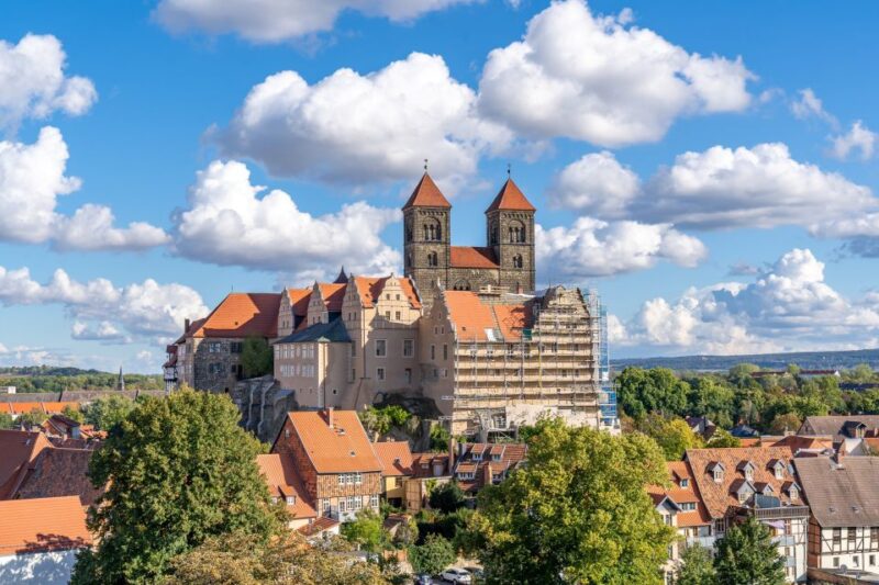 Quedlinburg: Guided City Highlights Walking Tour - Visiting the Town Hall, Churches, and Key Landmarks