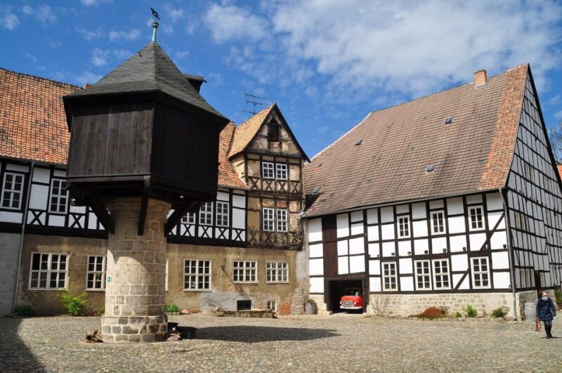 Quedlinburg Private Guided Walking Tour - Practical Details: Meeting Point and Group Size
