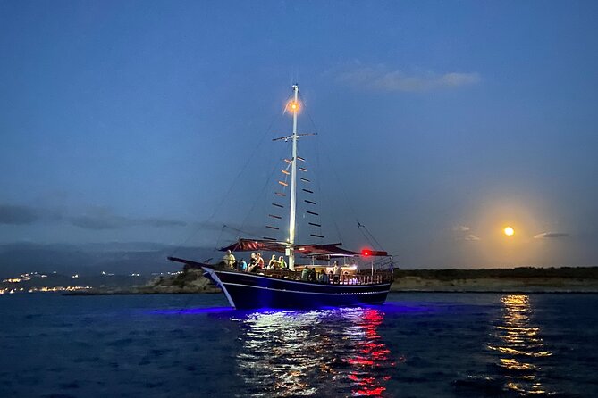Queen Bee Sunset Cruise with Swim Stops and Dinner - The Charm of the Traditional Wooden Boat: Queen Bee I and II