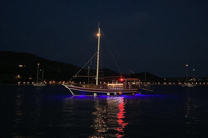 Queen Bee Sunset Cruise with Swim Stops and Dinner - Paddleboarding and Snorkeling Equipment