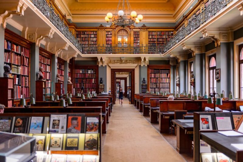 Queen Elizabeth II and Royal Secrets Private Tour - Inside Westminster Abbey: Coronations, Royal Weddings, and Tombs